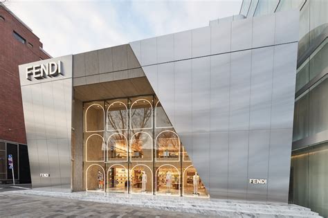 FENDIの新旗艦店〈パラッツォ フェンディ 表参道〉オープン.